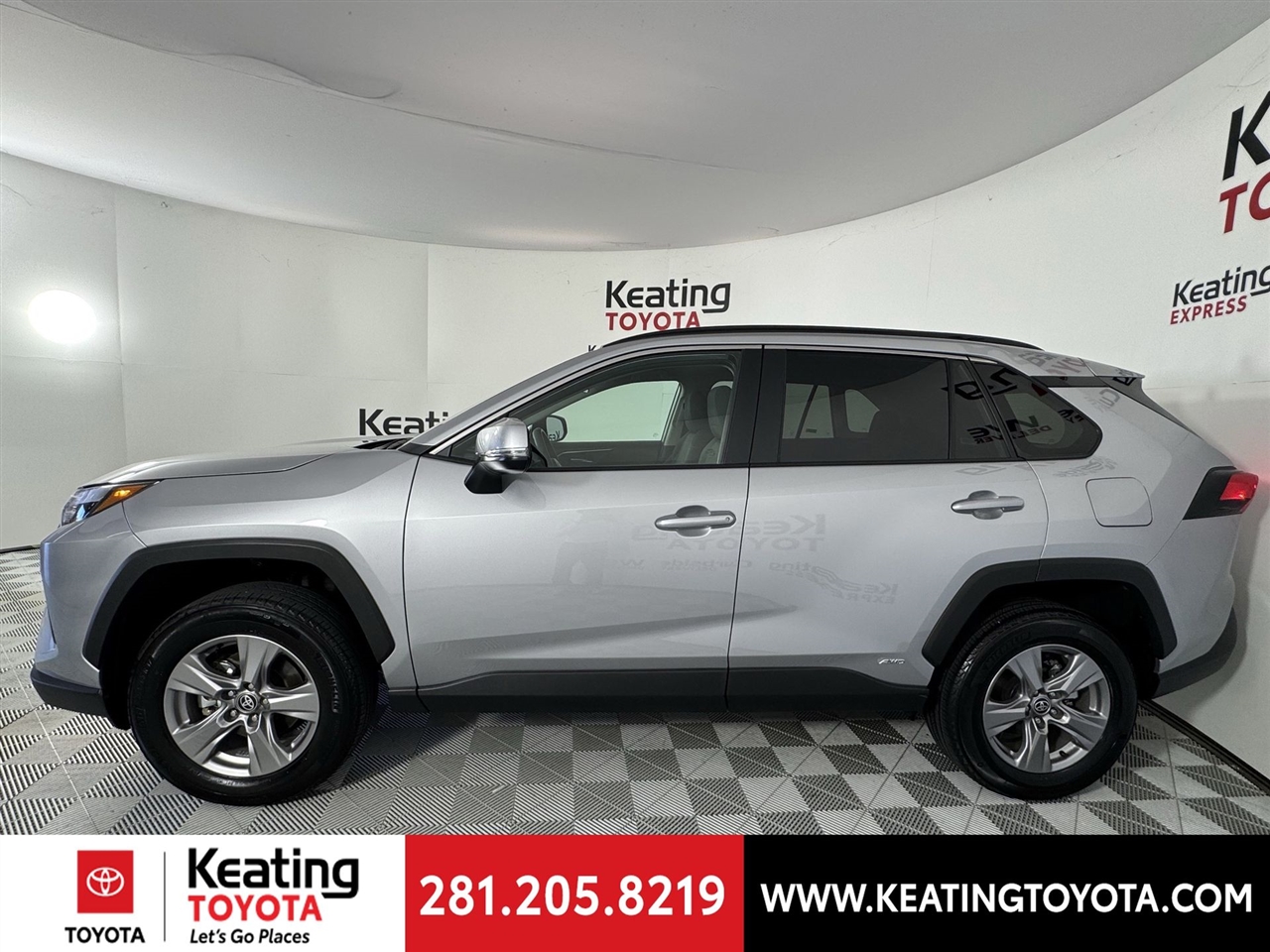 Toyota RAV4 Hybrid XLE 2025