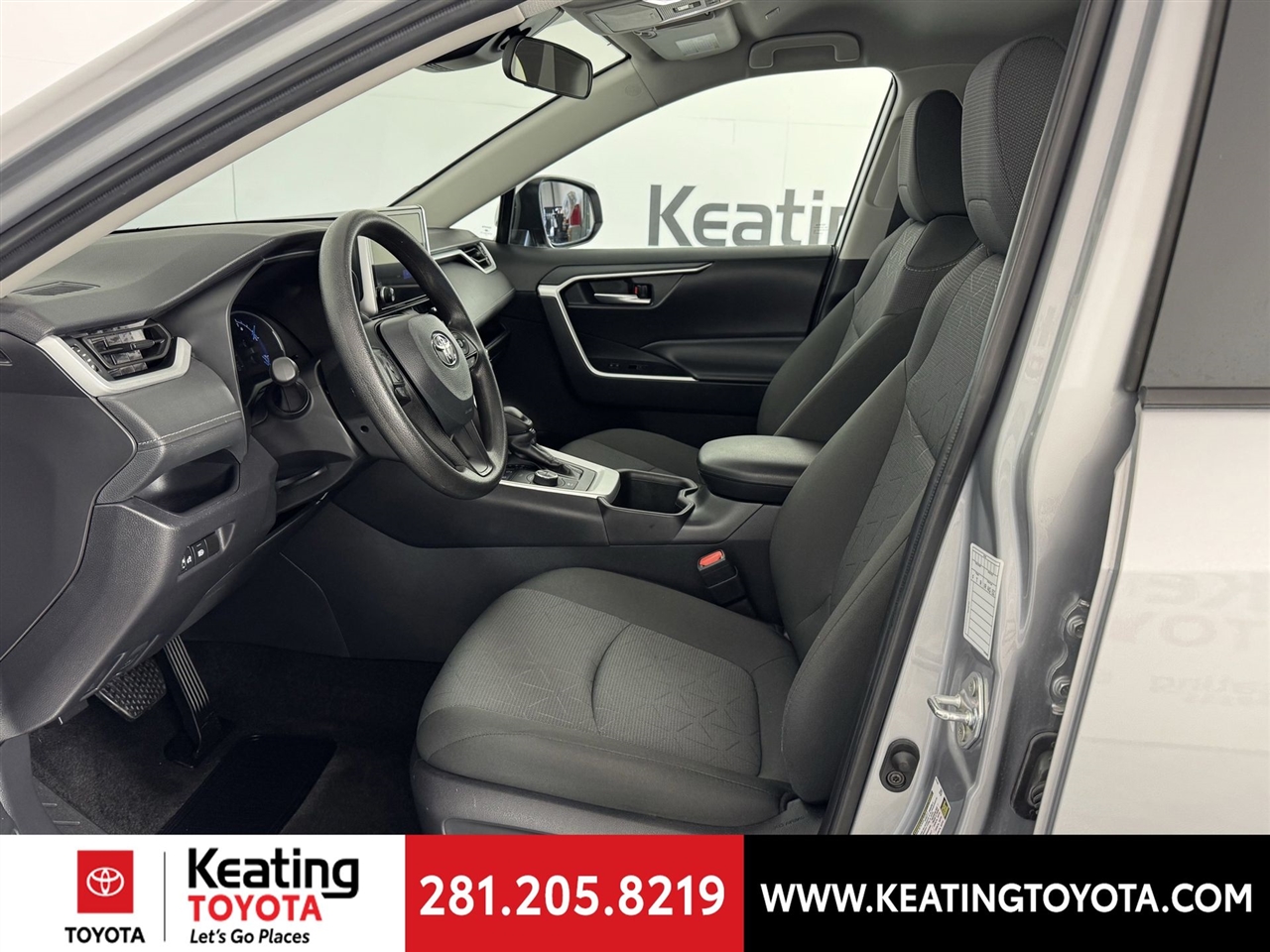 Toyota RAV4 Hybrid XLE 2025