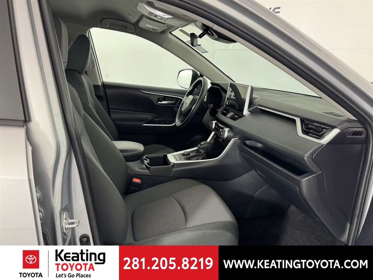 Toyota RAV4 Hybrid XLE 2025