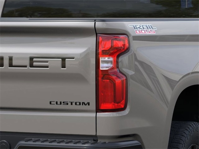 Chevrolet Silverado 1500 Trail Boss Custom Crew Cab 4WD 2026