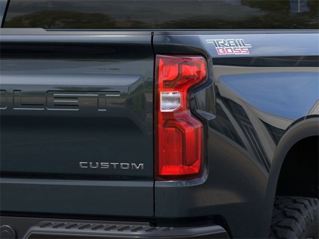 Chevrolet Silverado 1500 Trail Boss Custom Crew Cab 4WD 2026