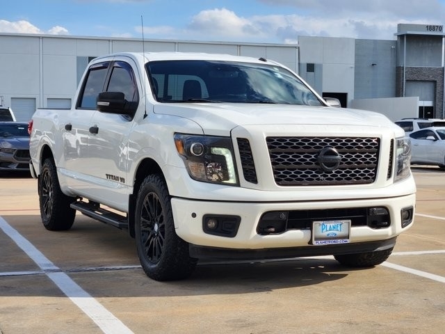 Nissan Titan SV Crew Cab 4WD 2018