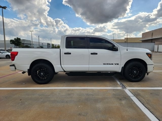Nissan Titan SV Crew Cab 4WD 2018