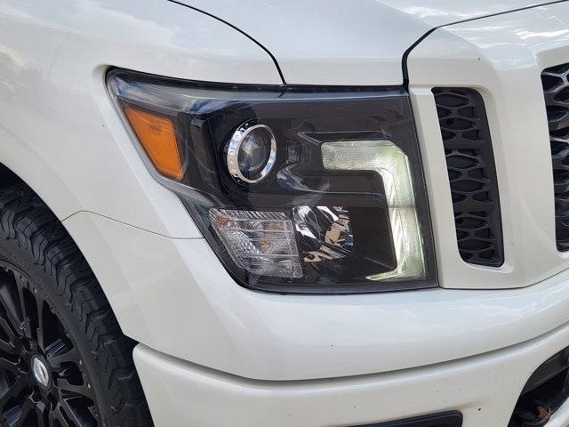 Nissan Titan SV Crew Cab 4WD 2018