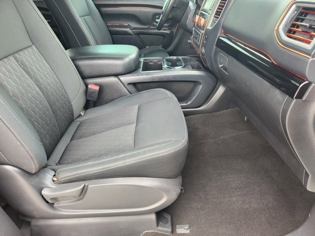 Nissan Titan SV Crew Cab 4WD 2018