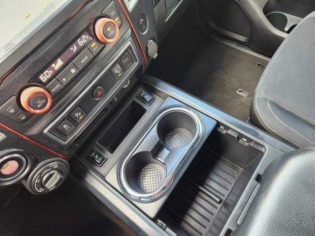 Nissan Titan SV Crew Cab 4WD 2018