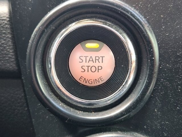 Nissan Titan SV Crew Cab 4WD 2018