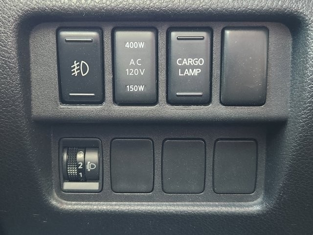 Nissan Titan SV Crew Cab 4WD 2018