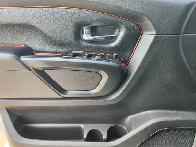 Nissan Titan SV Crew Cab 4WD 2018