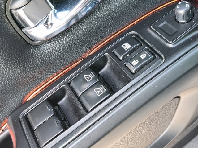 Nissan Titan SV Crew Cab 4WD 2018