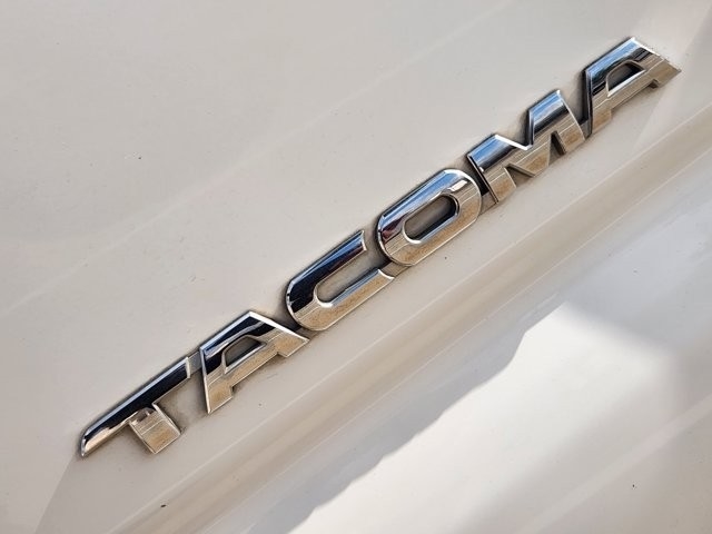 Toyota Tacoma Double Cab Long Bed V6 5AT 4WD 2015