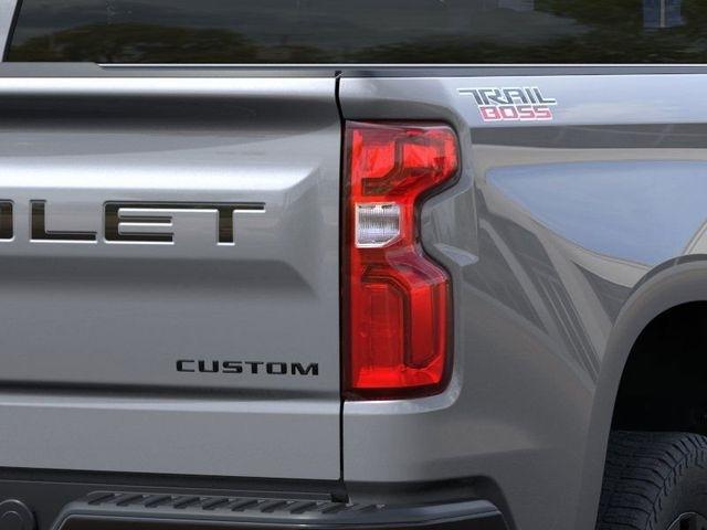 Chevrolet Silverado 1500 Trail Boss Custom Crew Cab 4WD 2026