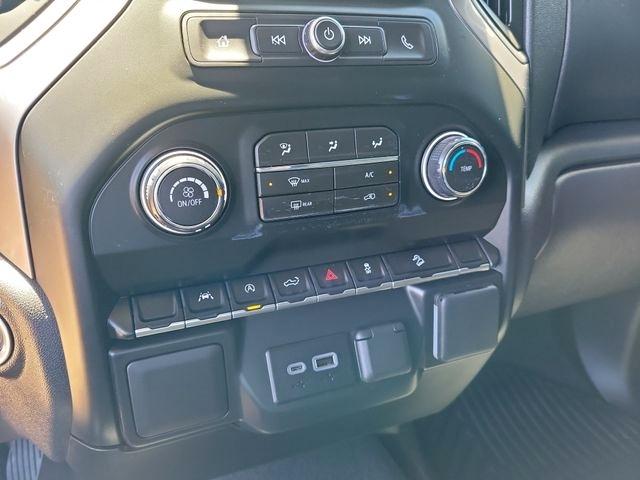Chevrolet Silverado 1500 Trail Boss Custom Crew Cab 4WD 2026
