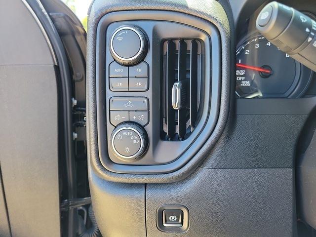 Chevrolet Silverado 1500 Trail Boss Custom Crew Cab 4WD 2026