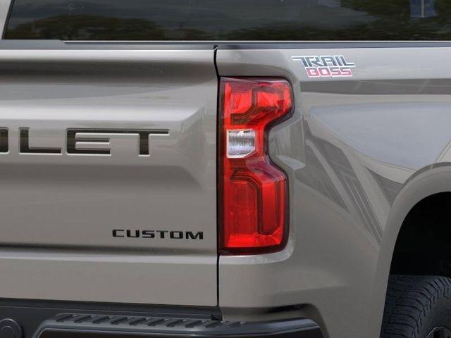 Chevrolet Silverado 1500 Trail Boss Custom Crew Cab 4WD 2026