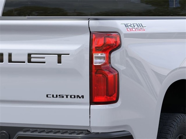 Chevrolet Silverado 1500 Trail Boss Custom Crew Cab 4WD 2026