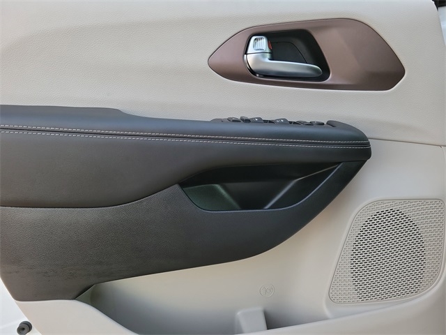 Chrysler Voyager LX 2024