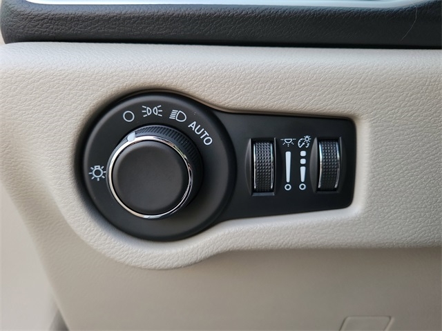 Chrysler Voyager LX 2024