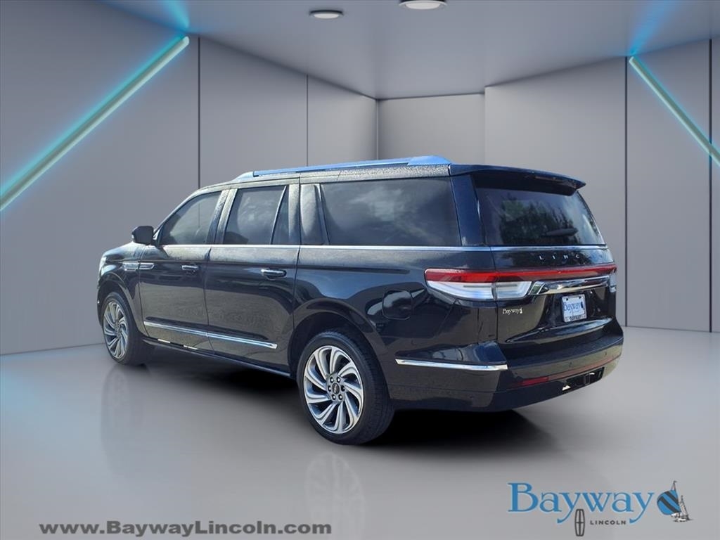 Lincoln Navigator L Reserve 4WD 2023