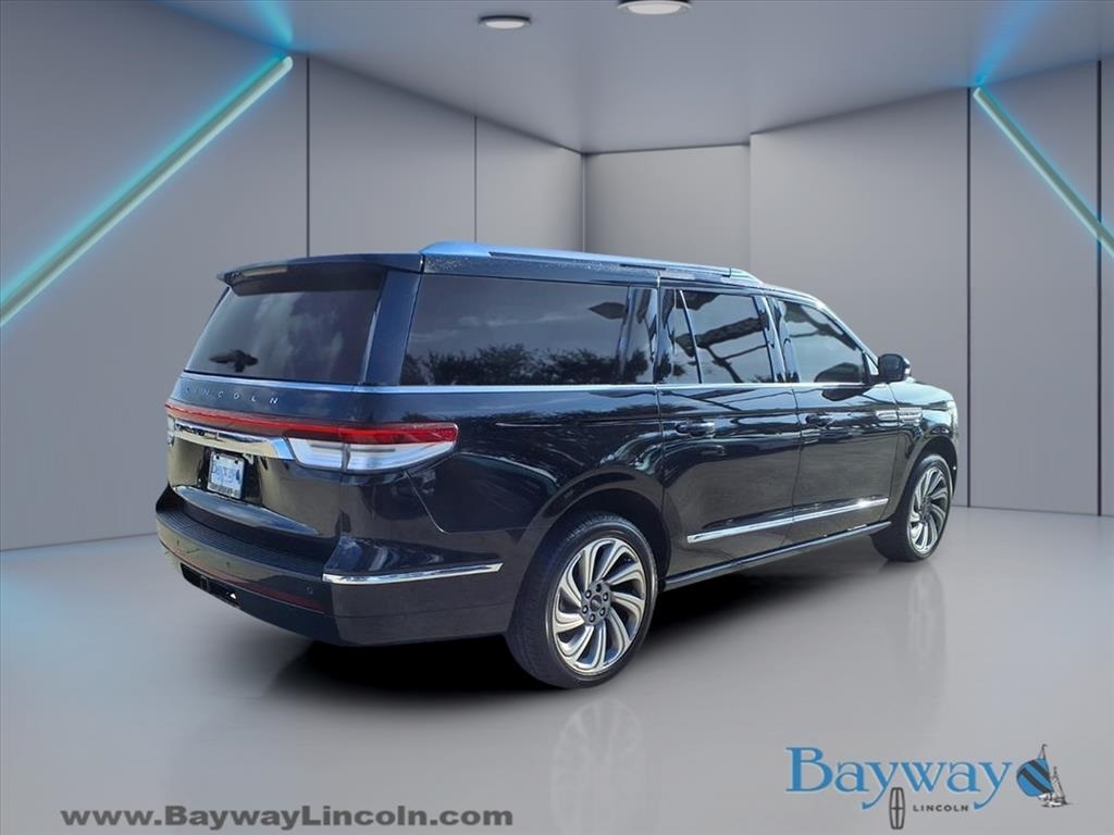 Lincoln Navigator L Reserve 4WD 2023