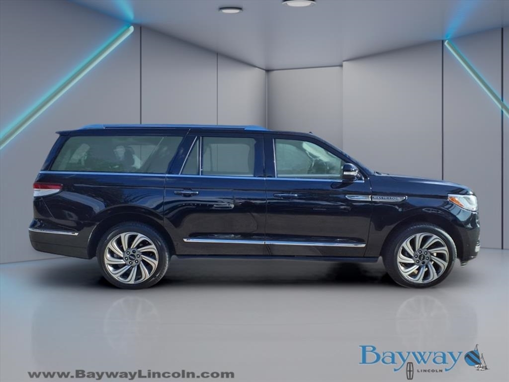 Lincoln Navigator L Reserve 4WD 2023