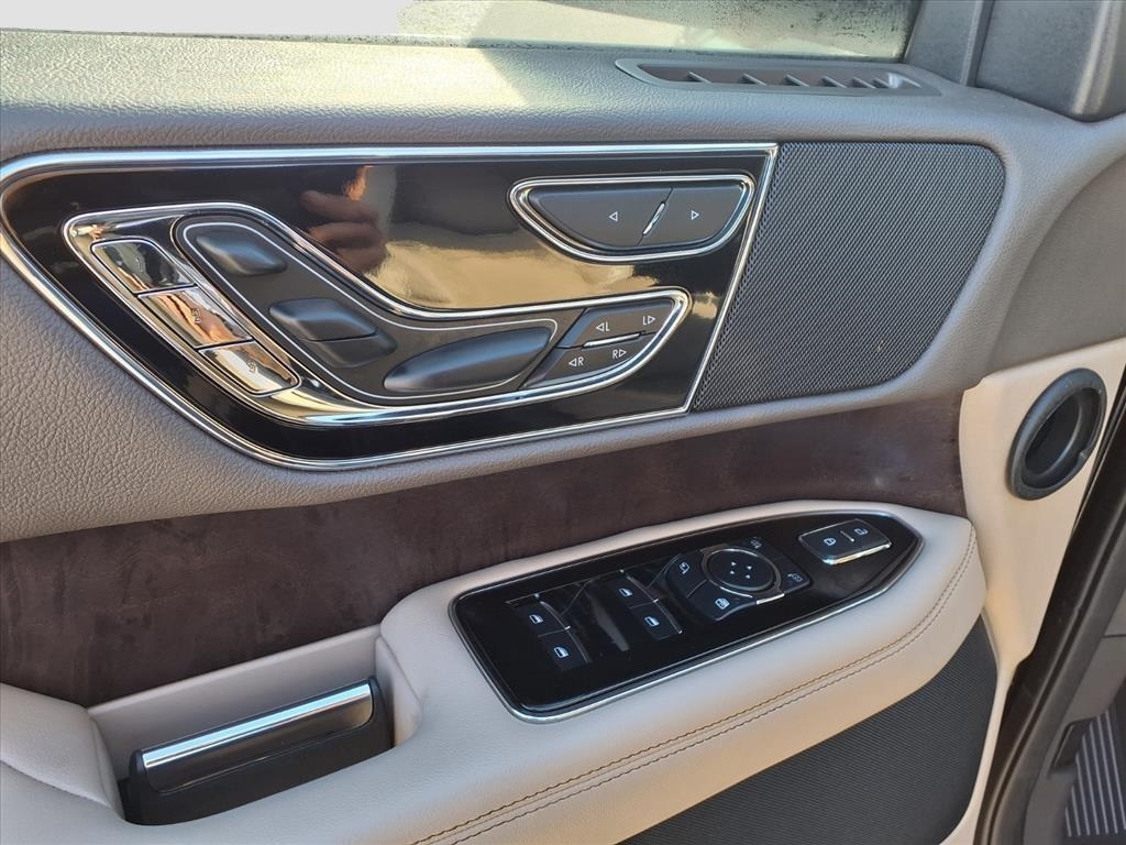 Lincoln Navigator L Reserve 4WD 2023