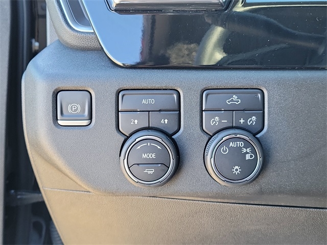 Chevrolet Silverado 1500 LT-L Crew Cab 4WD 2023