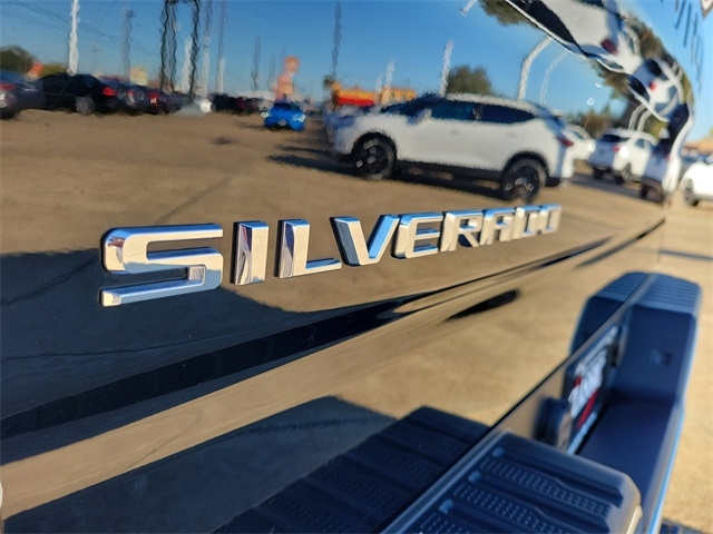 Chevrolet Silverado 1500 LT-L Crew Cab 4WD 2023