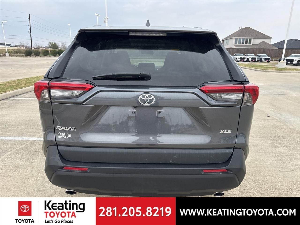 Toyota RAV4 XLE 2025