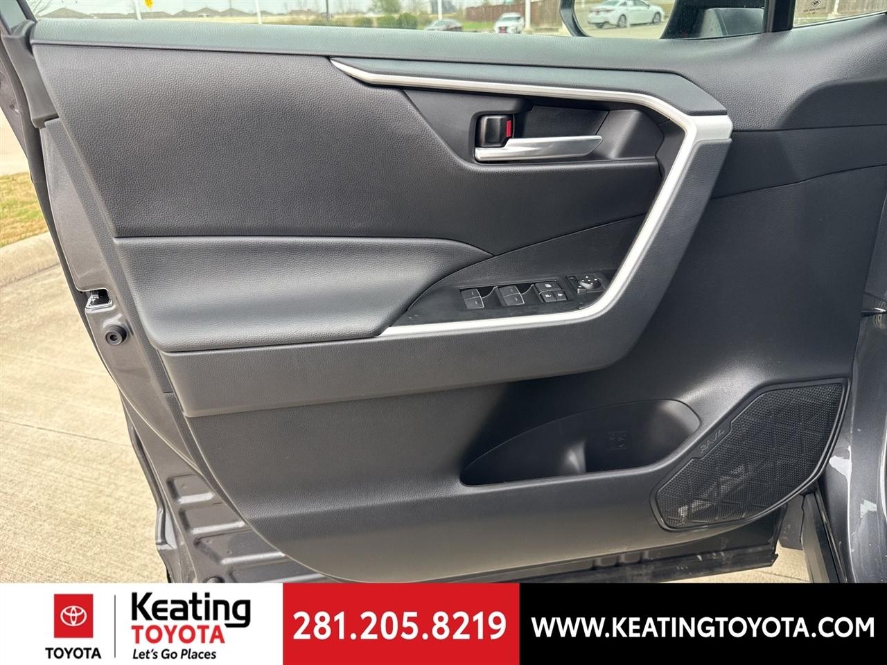 Toyota RAV4 XLE 2025