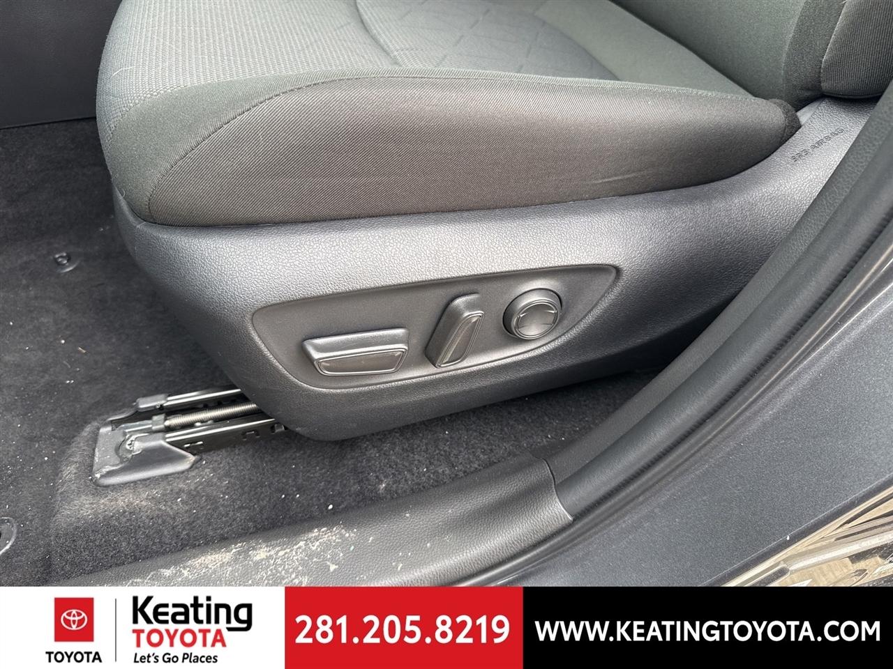 Toyota RAV4 XLE 2025