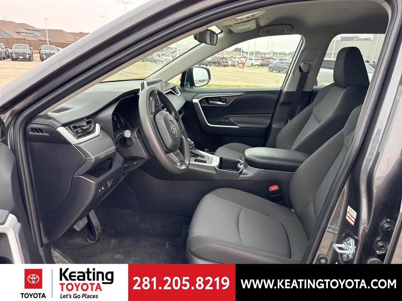 Toyota RAV4 XLE 2025