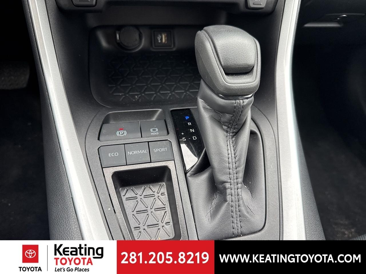 Toyota RAV4 XLE 2025