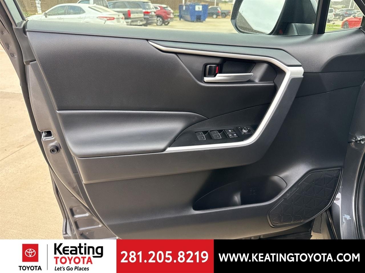 Toyota RAV4 XLE 2025