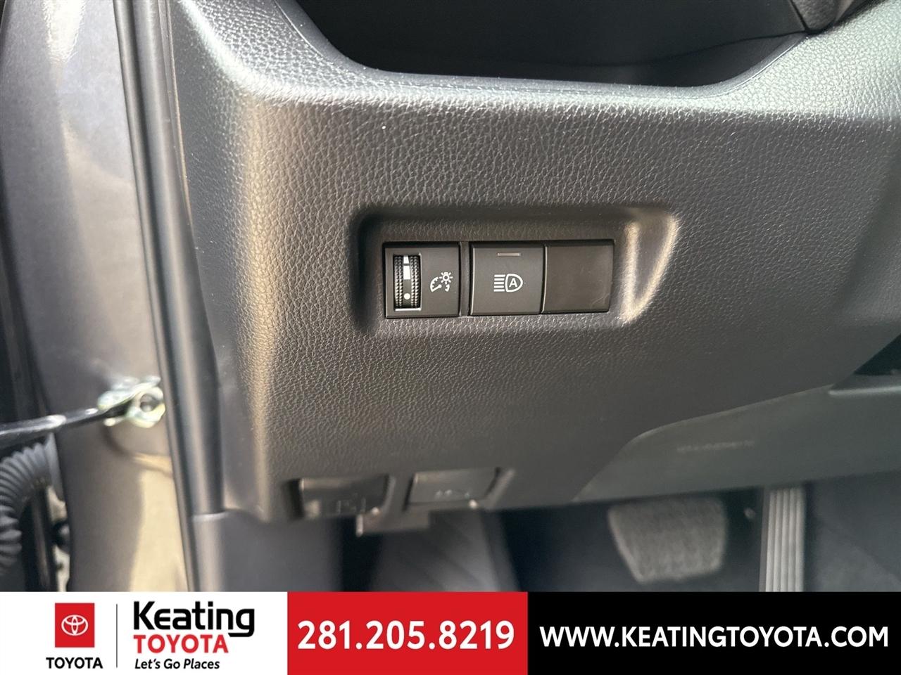 Toyota RAV4 XLE 2025