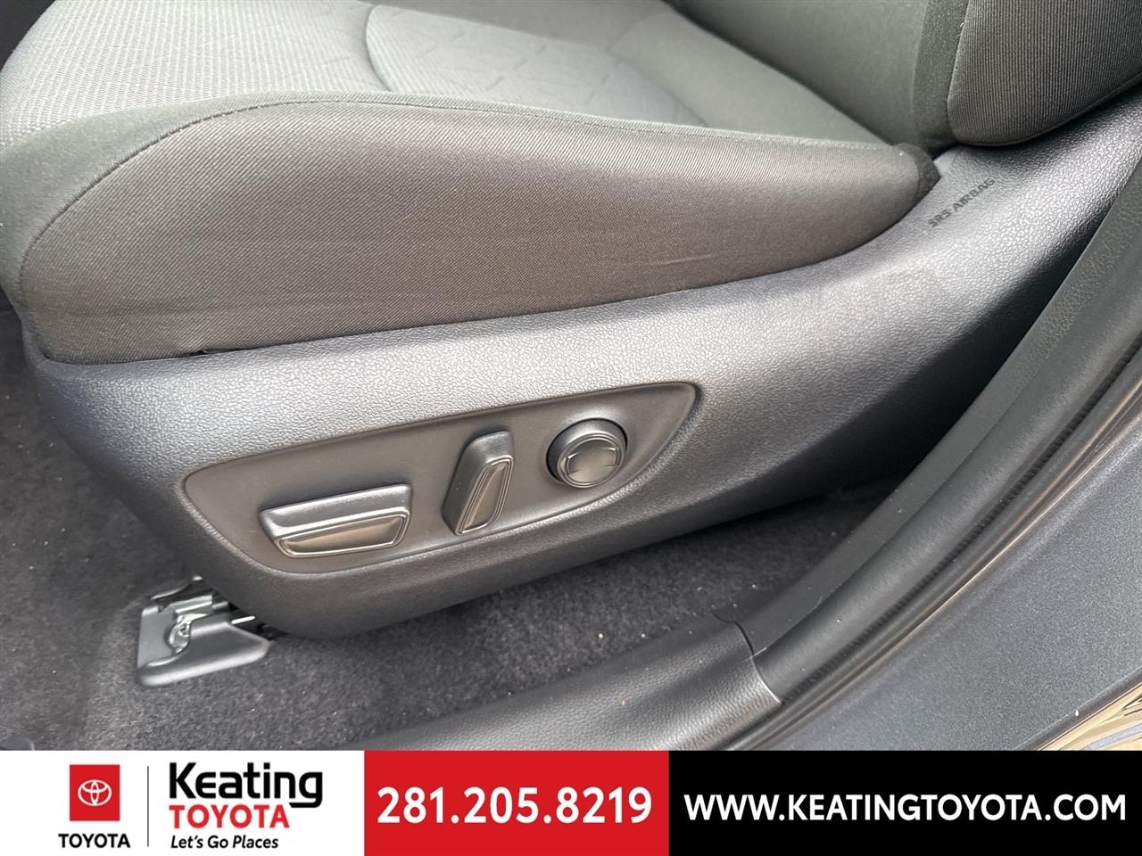 Toyota RAV4 XLE 2025