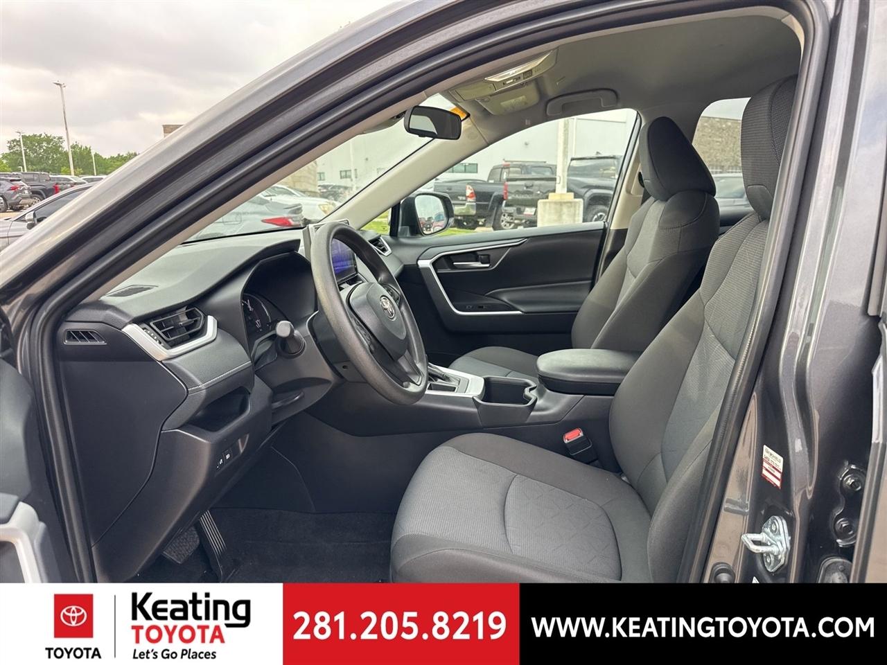 Toyota RAV4 XLE 2025