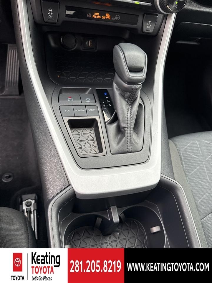 Toyota RAV4 XLE 2025