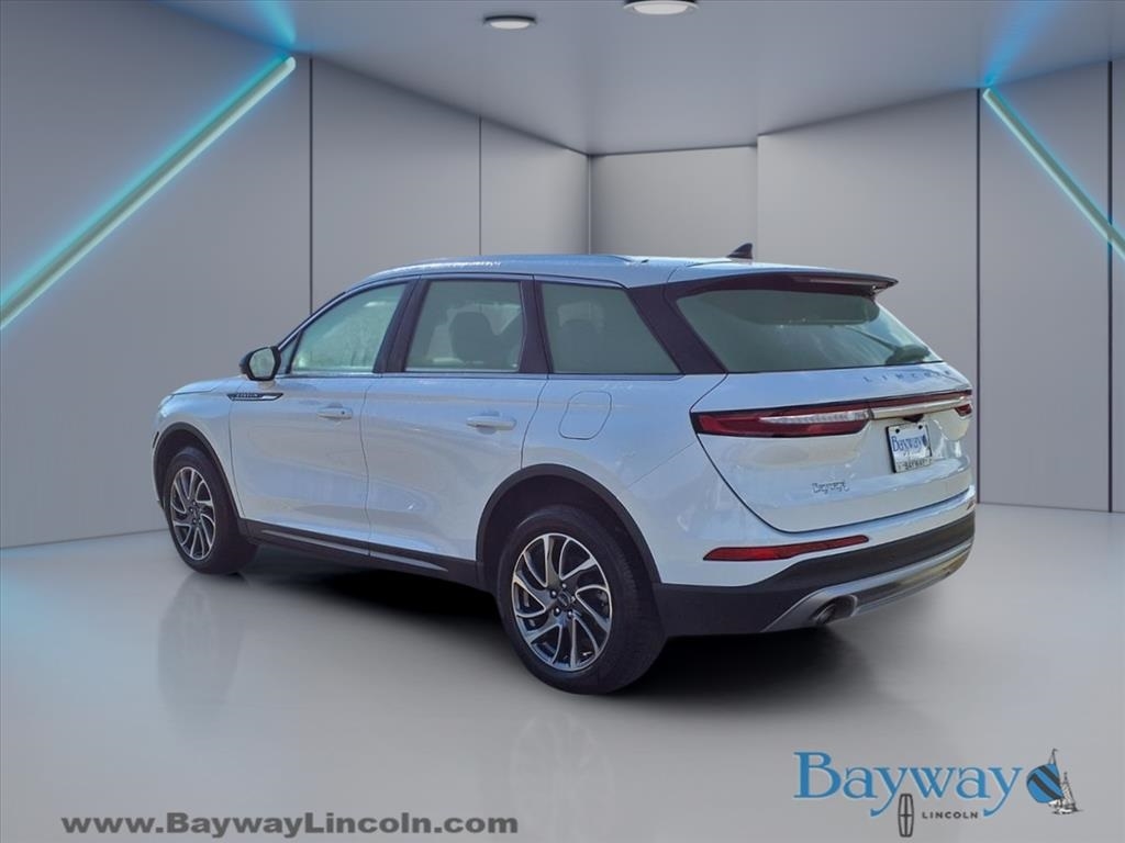 Lincoln Corsair Base 2021