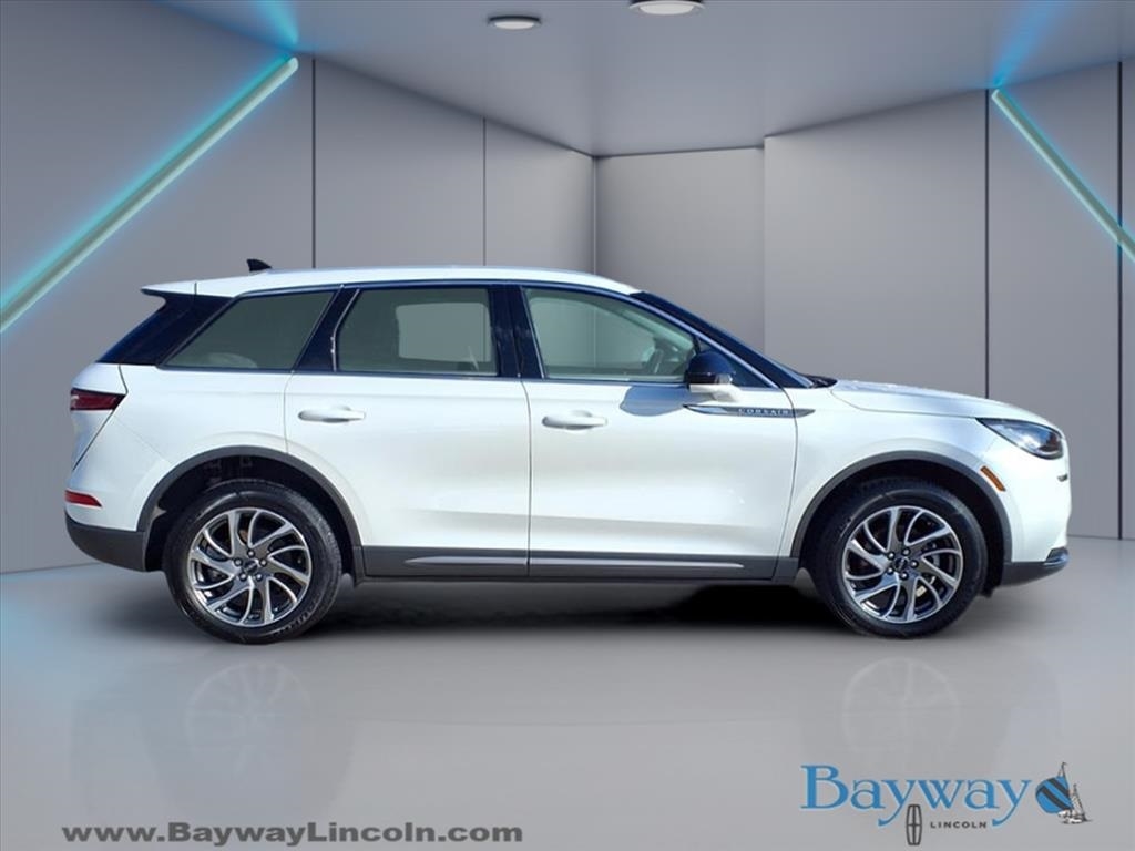 Lincoln Corsair Base 2021