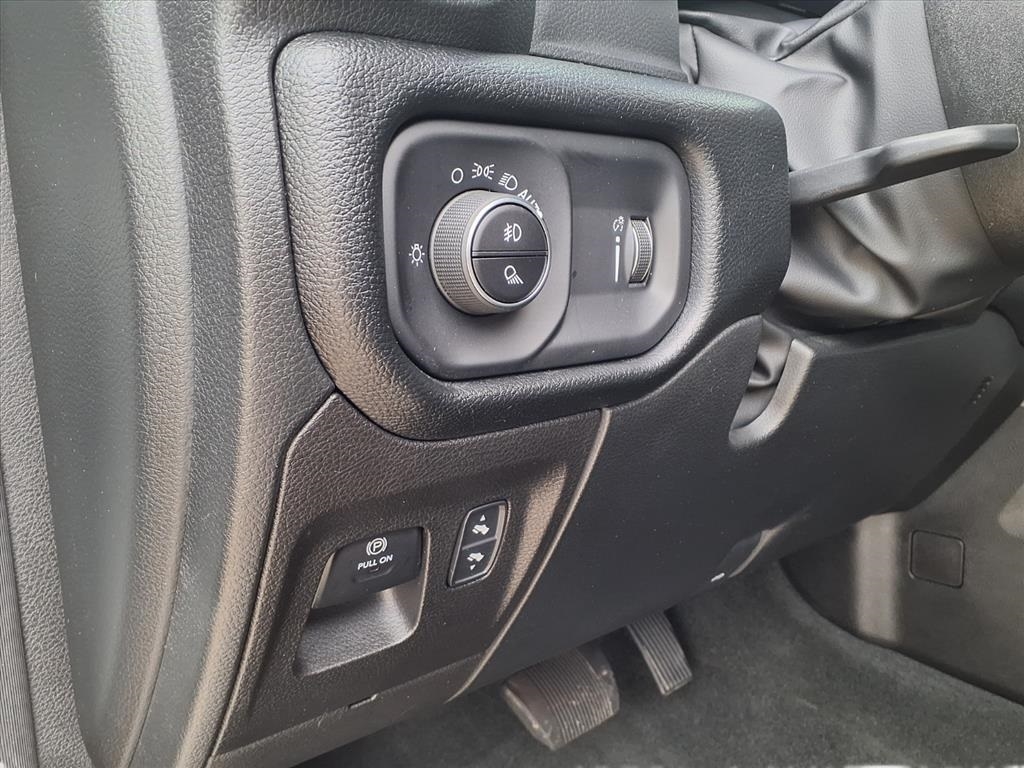 RAM 1500 Big Horn Crew Cab SWB 2WD 2022