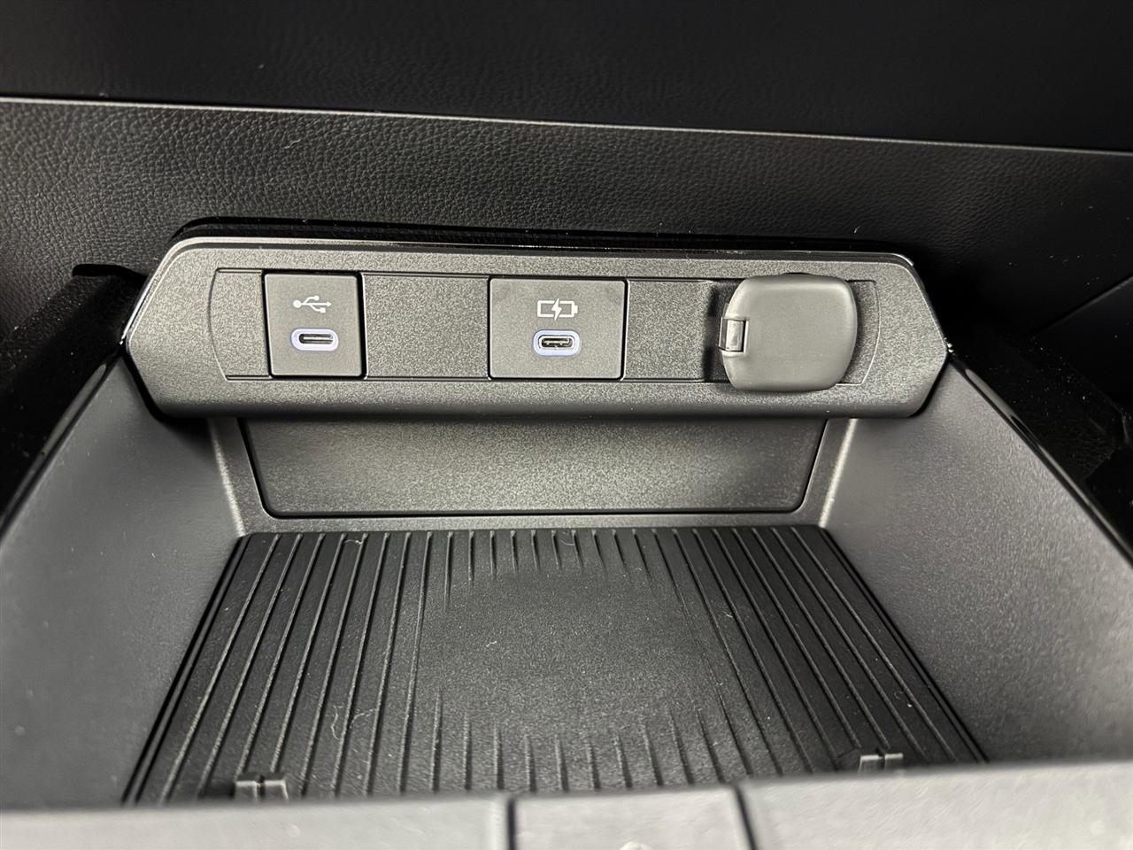 Toyota Prius Plug-In Hybrid XSE Premium 2026