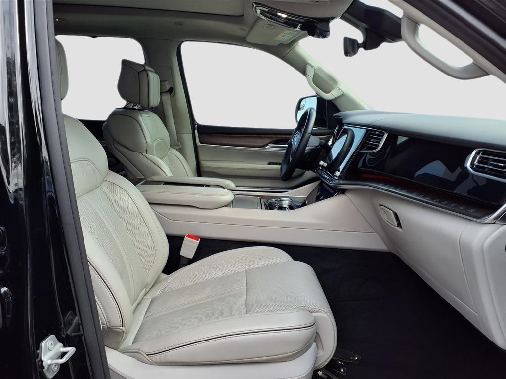 Jeep Grand Wagoneer Series II 4WD 2023