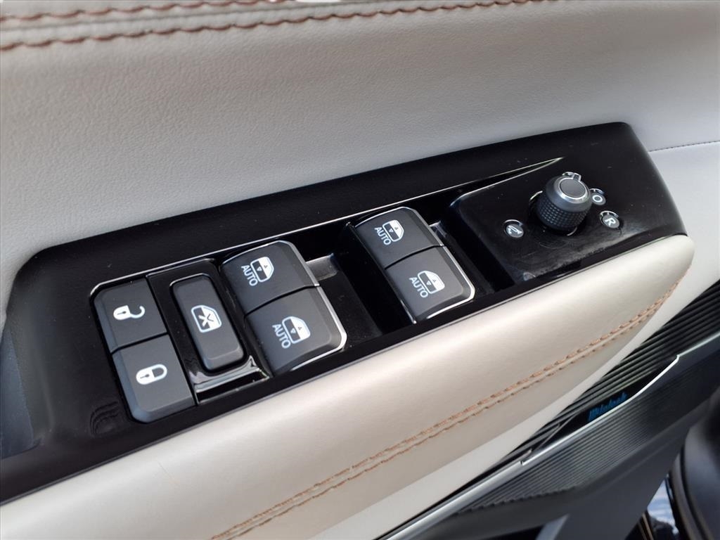 Jeep Grand Wagoneer Series II 4WD 2023