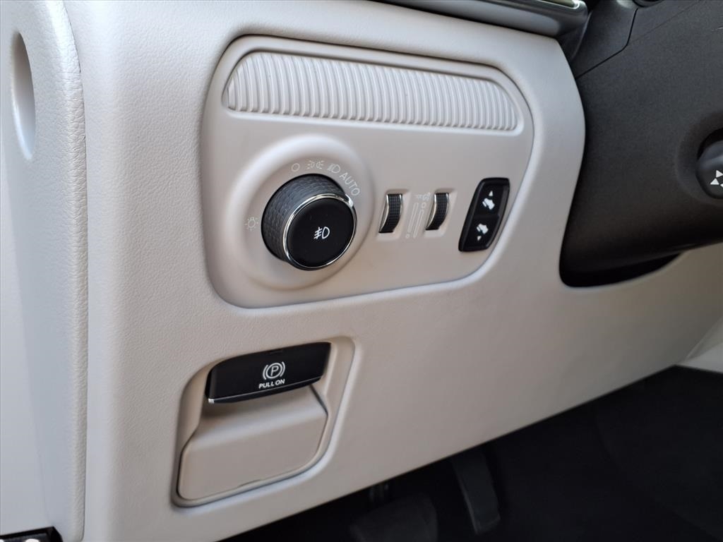 Jeep Grand Wagoneer Series II 4WD 2023