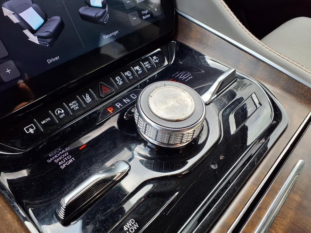 Jeep Grand Wagoneer Series II 4WD 2023