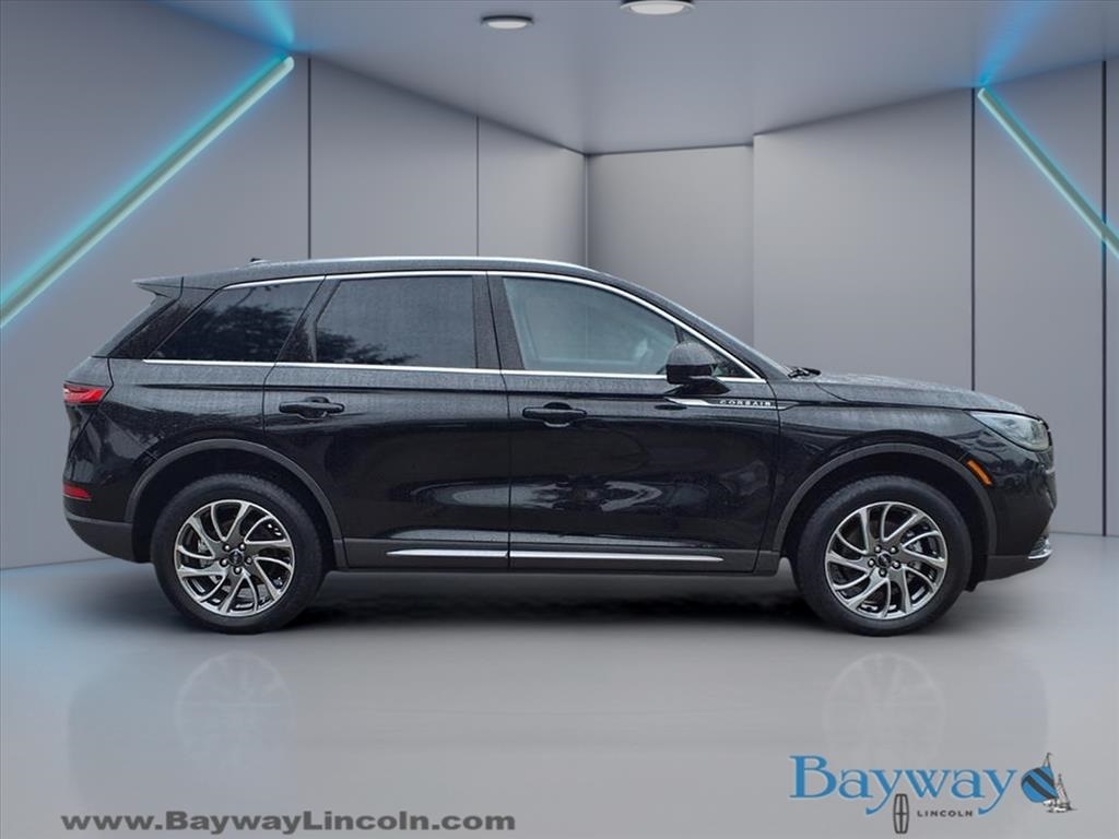 Lincoln Corsair Base 2022