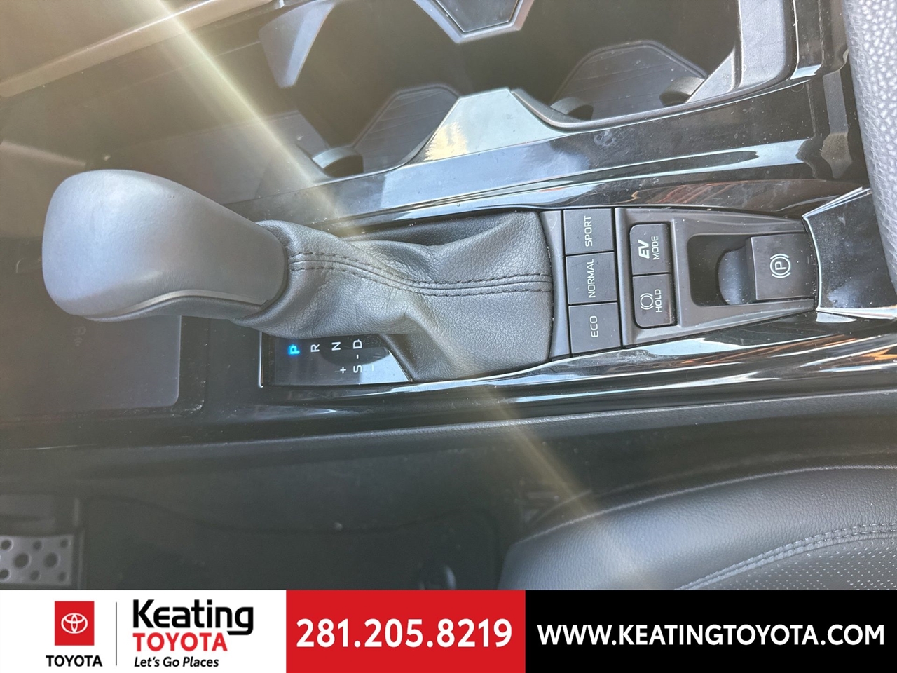 Toyota Camry Hybrid SE AWD 2025