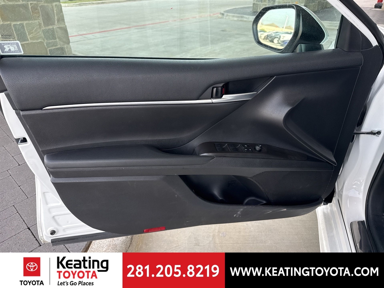 Toyota Camry SE 2024