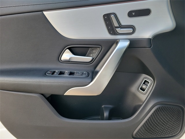 Mercedes-Benz CLA-Class CLA250 4MATIC 2023